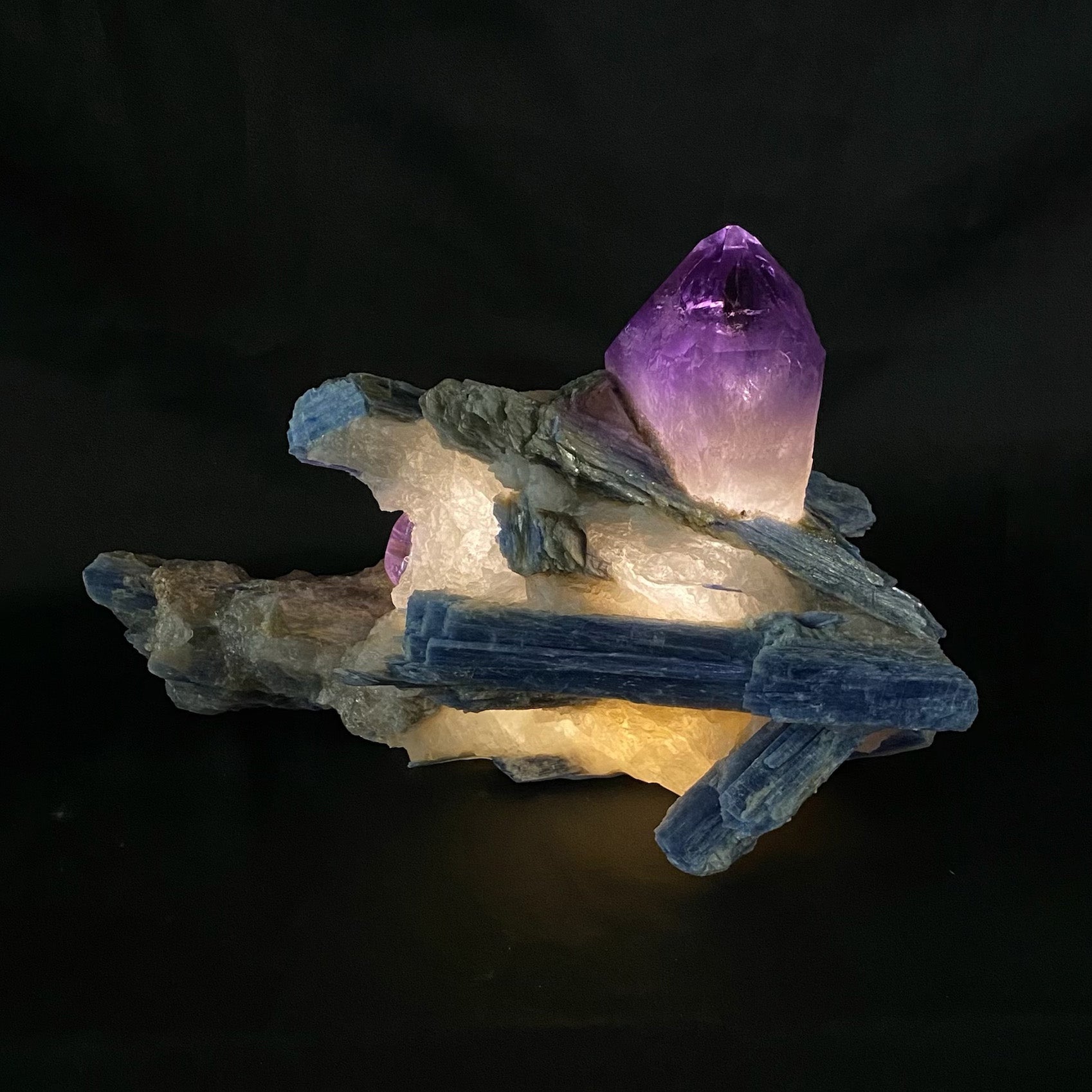 Crystal Light Sculpture "Oumuamua"